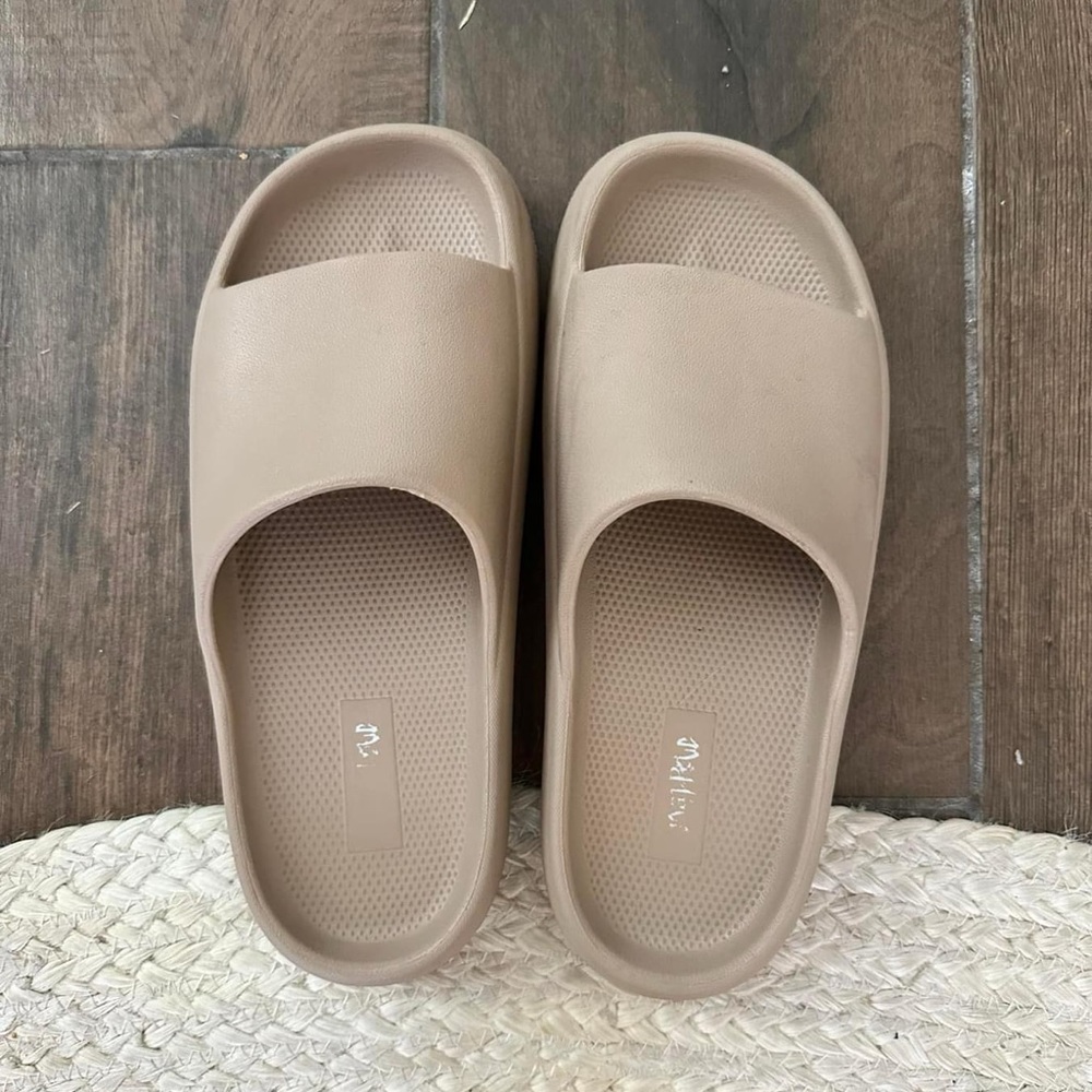 Cloud sandals